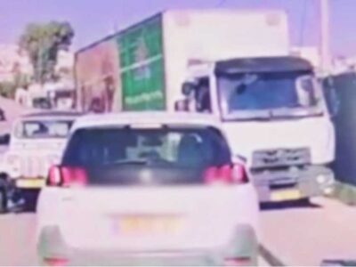 צפו בתיעוד המלחיץ: גנב משאית, עלה על מדרכה ופצע אזרחים