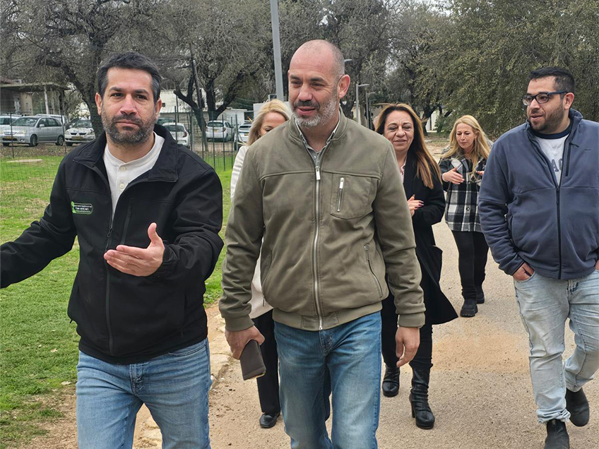 סגירת מעגל מרגשת: מדריך הפנימייה חזר לביקור כמנהל המינהל לחינוך התיישבותי
