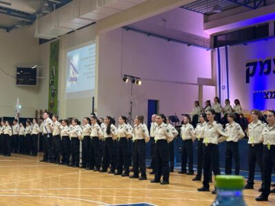 טקס חשיפת כותפות לחניכי מגמת משטרה בויצו ניר העמק