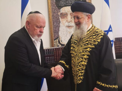 פלוט לרב הראשי לישראל : ״5000 אחינו בני מנשה נותרו בהודו, עזור לנו להעלותם"