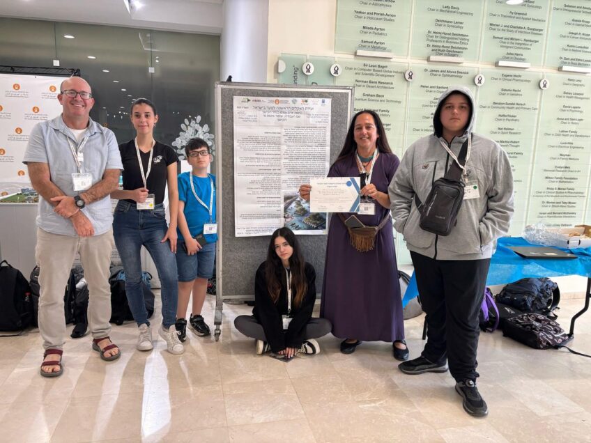 למען הסביבה: תלמידי ויצו ניר העמק הציגו את מיזם "איים צפים" בוועידת האקלים הלאומית לנוער