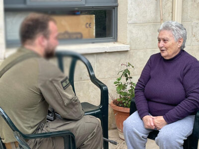 מזרע: לוחמי חיל התותחנים בפעילות משותפת עם דיירי עמל "אור העמק"