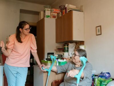 דיור מוגן או מגורים בבית – מה עדיף בגיל השלישי?