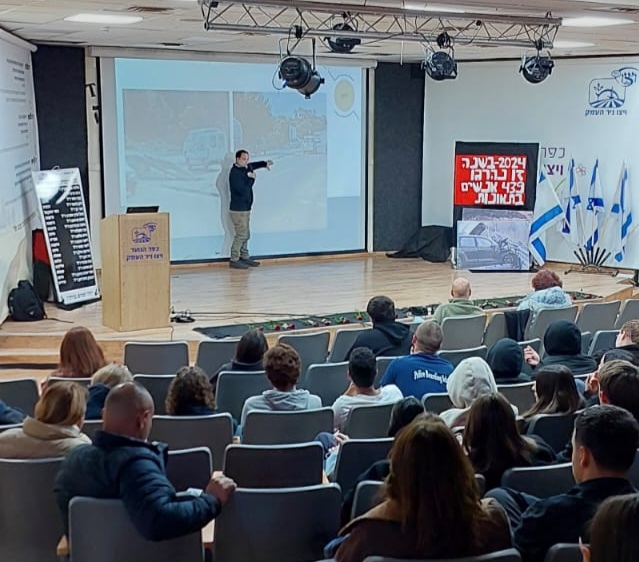 ויצו ניר העמק: התלמידים חתמו על אמנה לנהיגה בטוחה