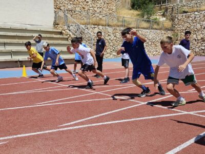 רצים למרחקים ארוכים בנוף גליל