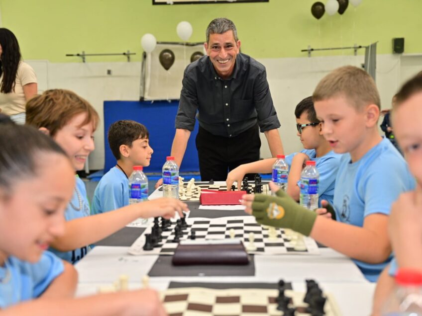רגע של מצוינות: תחרות השחמט העירונית במגדל העמק הפגישה את מיטב הכישרונות הצעירים