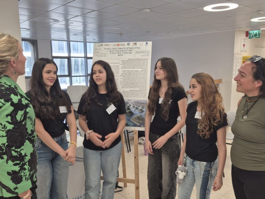 תלמידות מויצו העמק הציגו את מיזם "האיים הצפים, בתחרות פרס המים ע"ש שטוקהולם