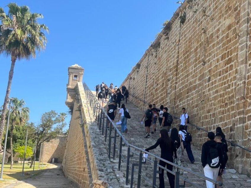 ויצו ניר העמק: סיור מעשיר למגמות ערבית ומזרחנות בעיר העתיקה של עכו