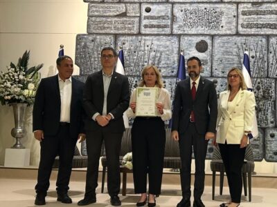 מנהלת אחיות במחוז צפון בכללית קיבלה את אות הנשיא ביום האחות הבינ"ל