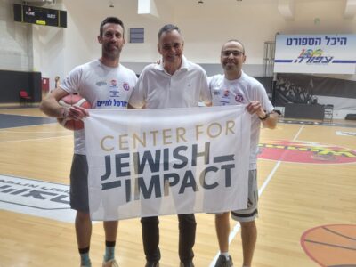 מפגש של השראה על הפרקט בעפולה: דורון שפר התארח בקבוצת "כדורסל לחיים"