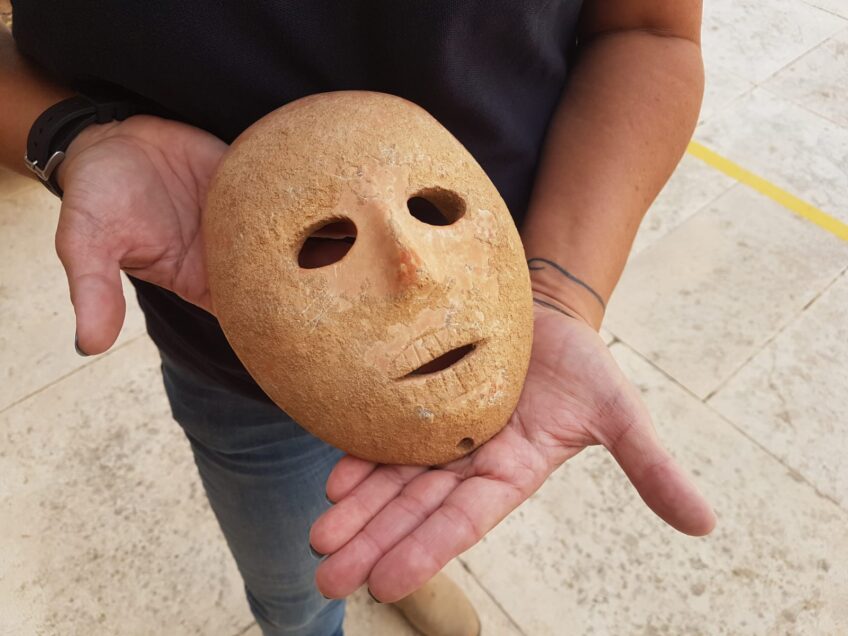 מי מסתתר מאחורי המסכה? הסיפור מאחורי הגולגולות שהתגלו בסמוך לצומת המוביל