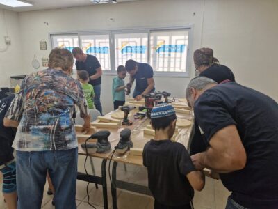 נגרות, סושי ופיצות: ערב של חיבורים, יצירה וטעמים בבית ויצו בשחקים עפולה