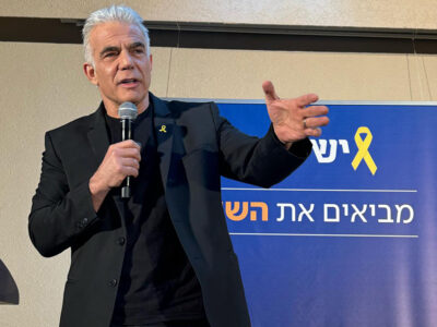 יאיר לפיד באחוזת ברק: ״נמשיך להיאבק נגד אפליה בין דם לדם"