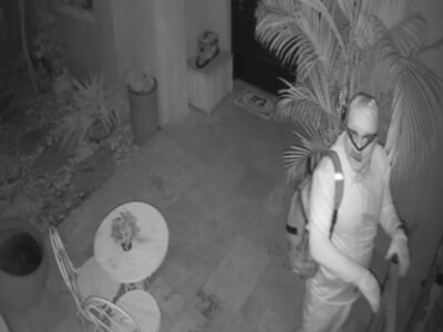 צפו: פרץ לבתים כשבני המשפחה ישנו בסלון – ונתפס לאחר מרדף וניגוח ניידת סמוך לבית קשת