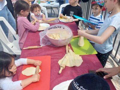 מטפסים על הקירות באוגוסט? בנוף הגליל מציגים תכנית קיץ עשירה