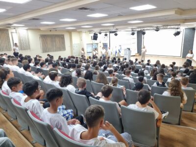 לאחר קבלת הפרסים החינוכיים: שנת לימודים חדשה התחילה בויצו ניר