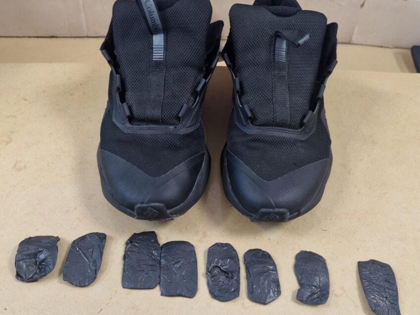 תחנת המשטרה במגדל העמק: ניסה להבריח לעצור מעל 40 גרם סמים בכיס נסתר בנעליים