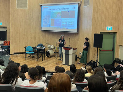 תכנית 'אליס קוד' – מנהיגות טכנולוגית לילדות ונערות יוצאת לדרך בעמק יזרעאל