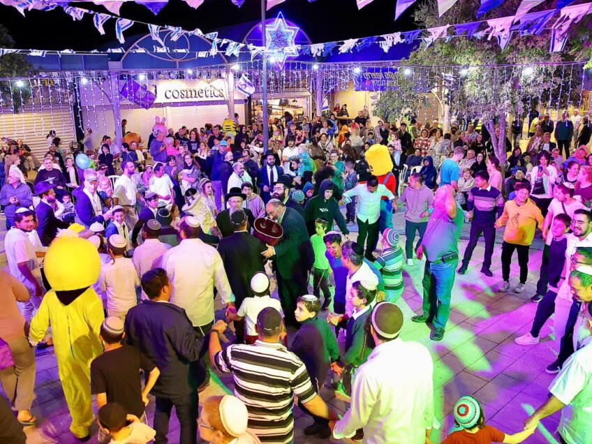 בסימן חזרת החטופים: חגיגת הקפות שמחת תורה כפולה בנוף הגליל  