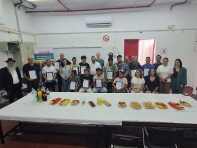 תלמידי ישיבת ההסדר בנוף הגליל סיימו קורס הכשרה בעיבוד שבבי–CNC במכללה הטכנולוגית בעיר