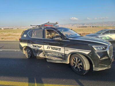 צפו בתיעוד הדרמטי: ירי לעבר גלגלים וחסימת הדרך – כך נעצר נהג מסוכן סמוך לרשפים