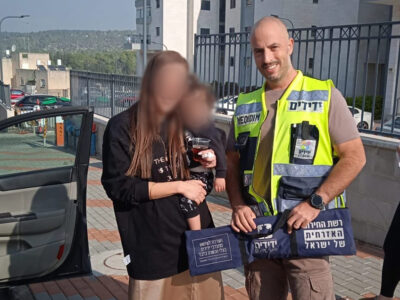 מגדל העמק: תינוקת ננעלה ברכב וחולצה בשלום על ידי מתנדבי ידידים