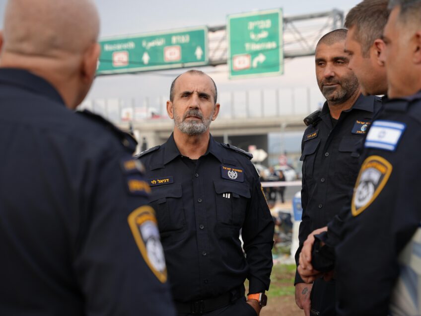 מפכ״ל המשטרה, רנ״צ דני לוי, בזירת הפיגוע. צילום: דוברות המשטרה