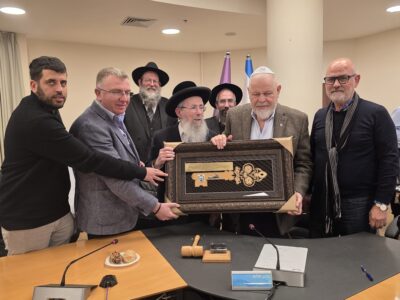 נוף הגליל: טקס הוקרה מרגש לרב הראשי של העיר, ישעיהו הרצל, שפורש לגמלאות בתום 30 שנות כהונה