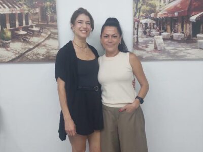 שנה טובה שנה חדשה: אורי סנדלר ממדור הנהלת חשבונות במכללה הטכנולוגית נוף  הגליל חגגה יום הולדת וגדלה בשנה. אנה וינמן, מנהלת מדור הנהלת חשבונות פינקה את אורי בברכה מיוחדת במגוון שפות. מברוק.
