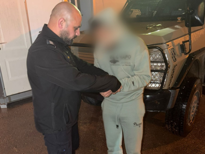 אישום: שב"ח תלש שרשרת מצווארה של בת 73 ממגדל העמק המתניידת עם הליכון