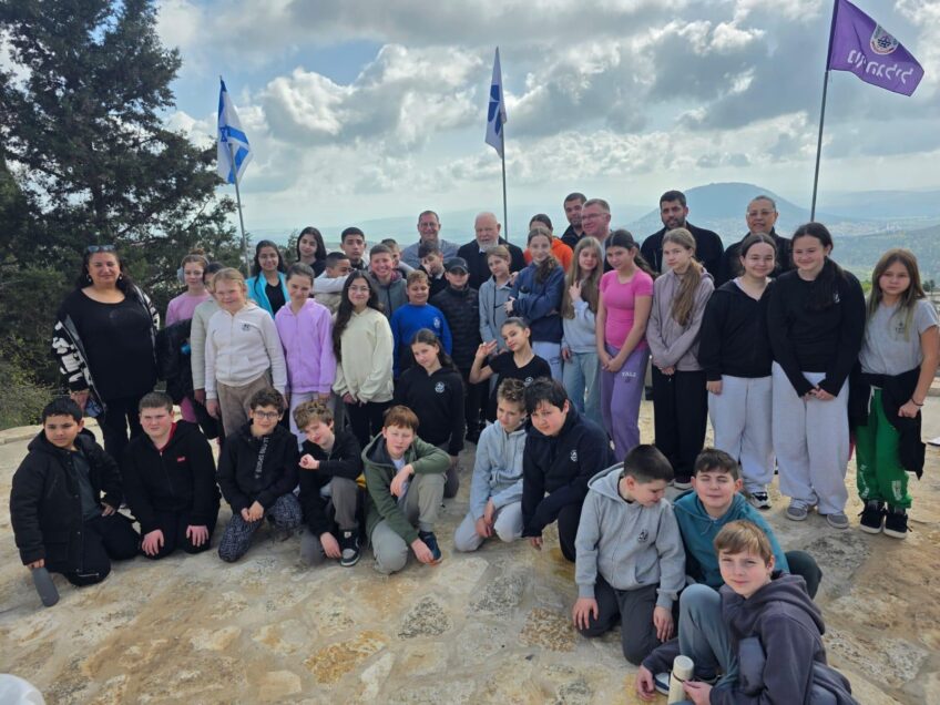 שביל מעגלי וגשר צף: נחנך פארק האירוסים המחודש בנוף הגליל