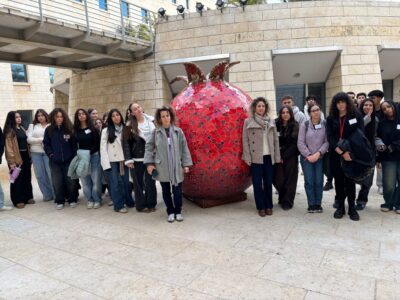 תלמידי ויצו ניר העמק בביקור מעשיר במשרד החוץ בירושלים