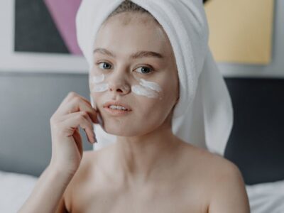 ביוטי וטיפוח לנערות: השילוב הנכון בין איפור להגנה מהשמש