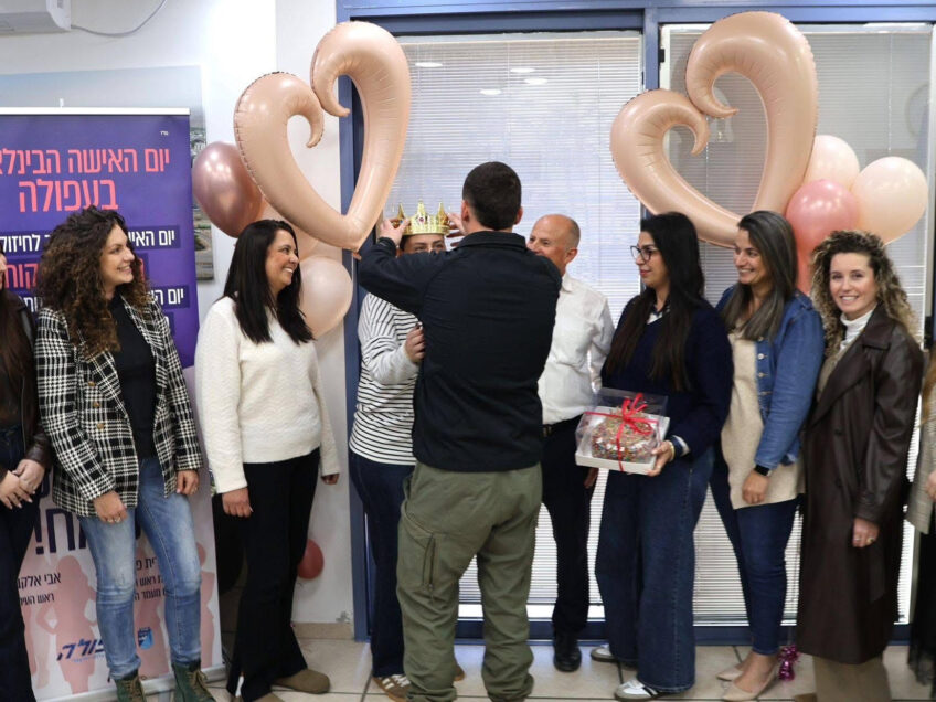 מצדיעים לנשות המילואימניקים: מחווה מרגשת בעפולה ביום האישה הבינלאומי