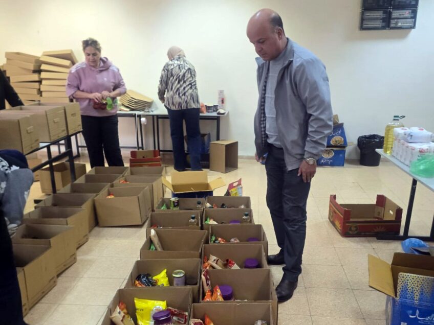 מחוברים לקהילה: מבצע חלוקת מארזי מזון של ביה"ס עמל אחווה