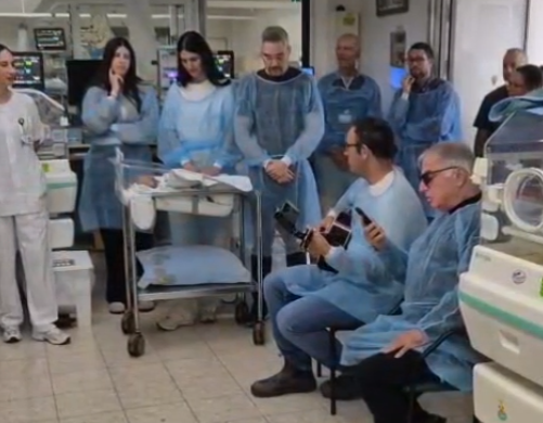 צלילים קסומים בהעמק: דני בסן מתיסלם הגיע לשיר ולנגן בפגייה