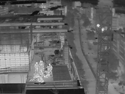 צפו בתיעוד מהרחפן: 10 תושבי שטחים נעצרו על גג מבנה תעשייתי באזור