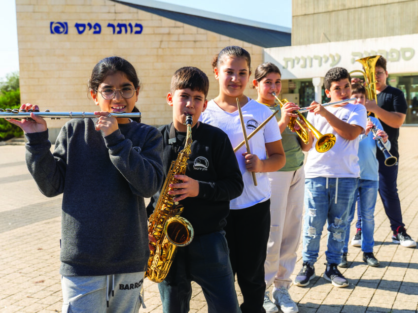 סקסופון, טיקטוק ובינה מלאכותית: האתגרים של סלע ירמיהו- בדרך להצמחת דור העתיד המוזיקלי בעפולה