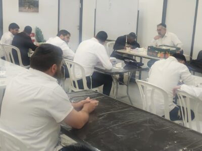 מקצוע עם מסורת: קורס סופרי סת"ם ואומנות היודאיקה במגדל העמק