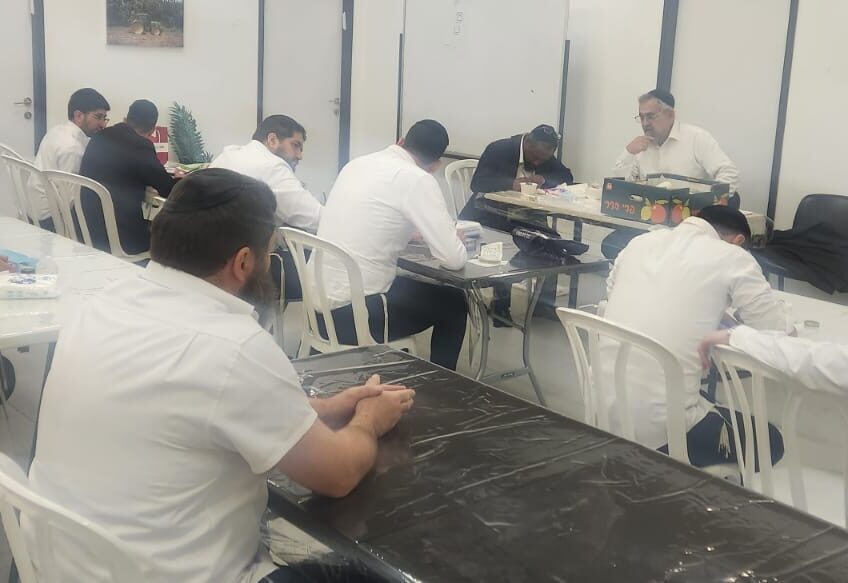 מקצוע עם מסורת: קורס סופרי סת"ם ואומנות היודאיקה במגדל העמק