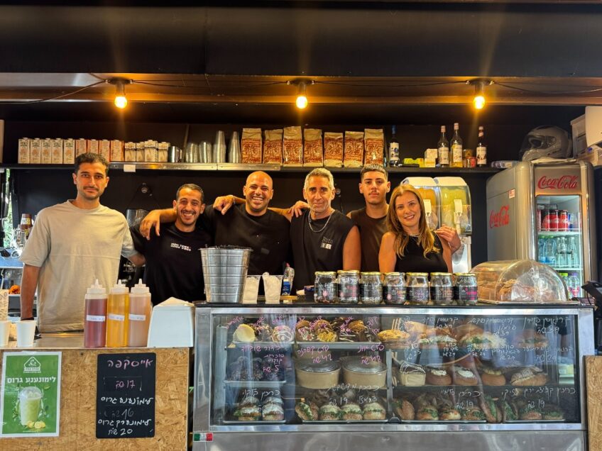 מאחורי כל כוס מסתתר סיפור: המסע של Silver Coffee Bar