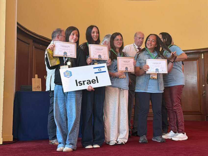 סביבה, קיימות ומצוינות בשידור חי: מגמת הדבוראות של ויצו ניר העמק בתוכנית הבוקר של ערוץ 13